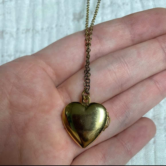 Gold Heart Locket Necklace - Picture 3 of 4